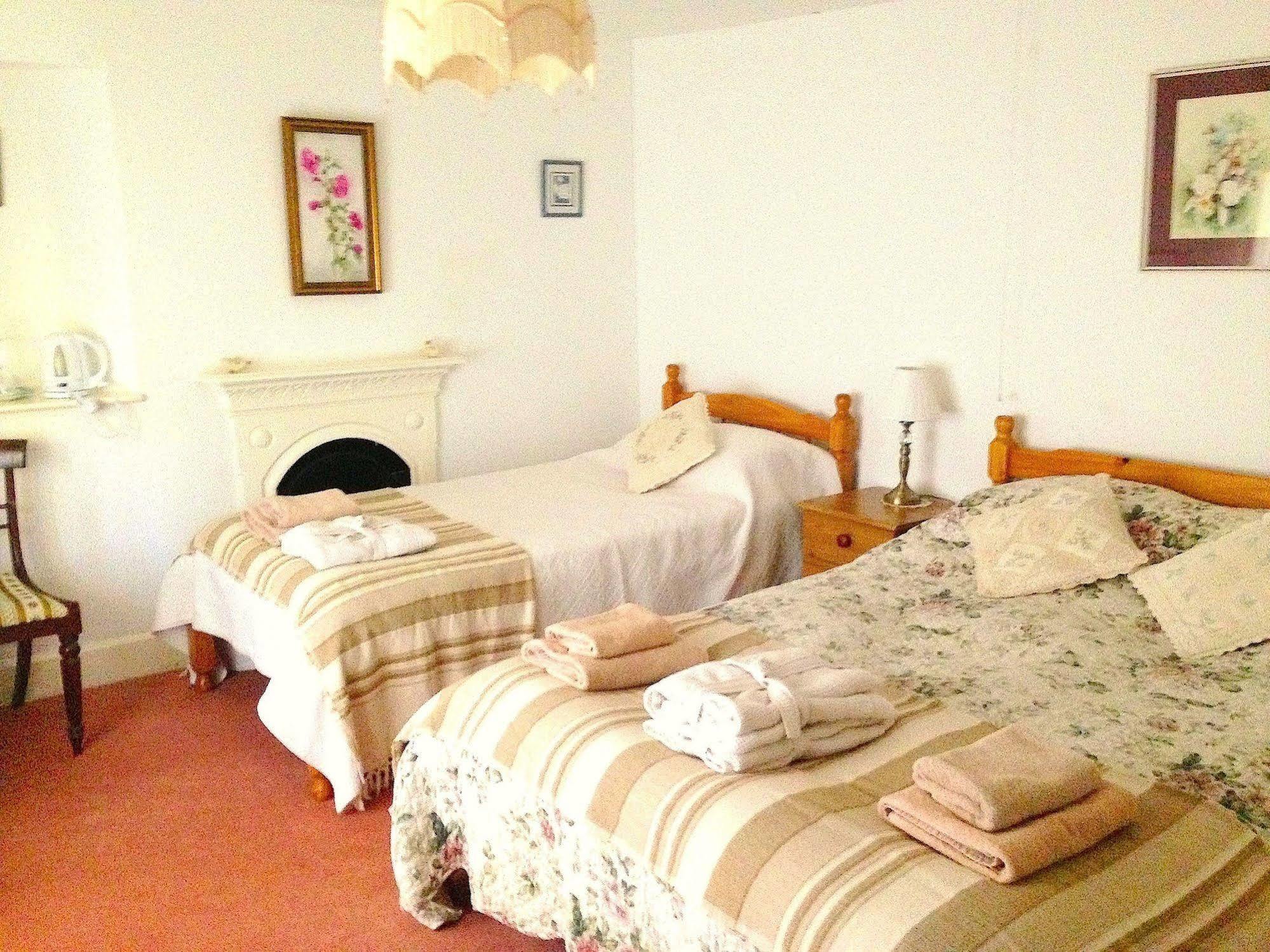 Bed and Breakfast Exmoor Owl & Hawk Centre Bossington Екстер'єр фото